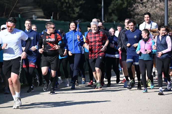 FOTO: Petr Pavel často běhá na páse. – stránka 9