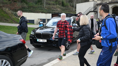 FOTO: Prezident Petr Pavel v kostkovaném úboru.