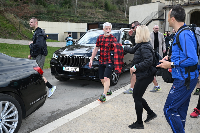 FOTO: Prezident Petr Pavel v kostkovaném úboru. – stránka 41
