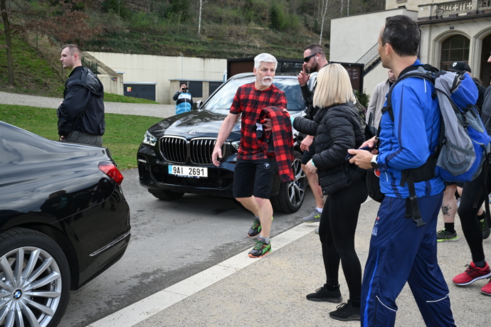 FOTO: Prezident Petr Pavel běžel Stromovkou. – stránka 40