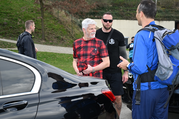 FOTO: Prezident Petr Pavel byl jedním z běžců. – stránka 37