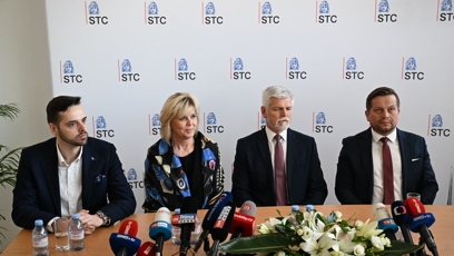 FOTO: Celý tým na tiskové konferenci.