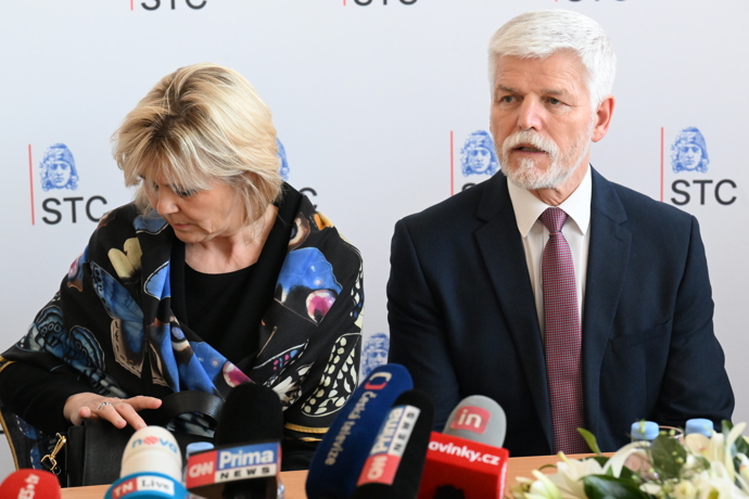 FOTO: Petr Pavel a Eva Pavlová. – stránka 2049