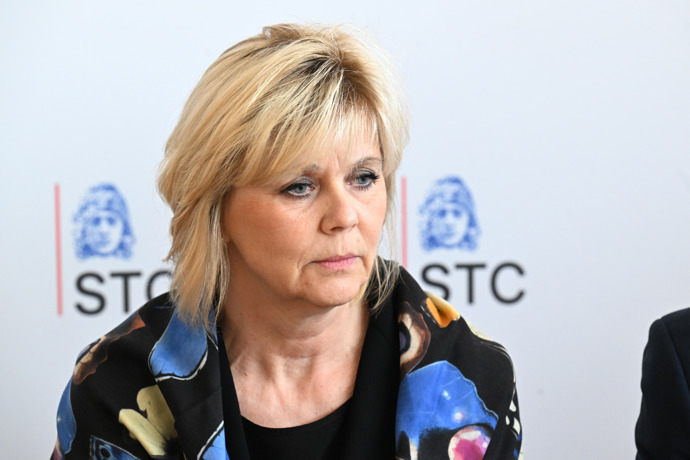 FOTO: První dáma Eva Pavlová. – stránka 892