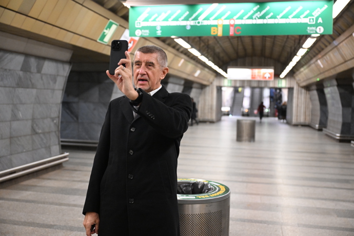 FOTO: Andrej Babiš natočil video v metru jako důkaz, že jím jel. – stránka 656