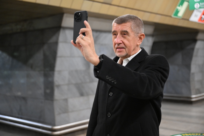 FOTO: Andrej Babiš natočil video v metru jako důkaz, že jím jel. – stránka 647