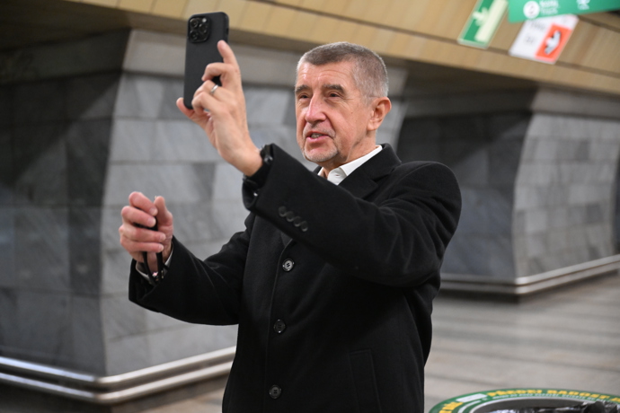 FOTO: Andrej Babiš natočil video v metru jako důkaz, že jím jel. – stránka 646