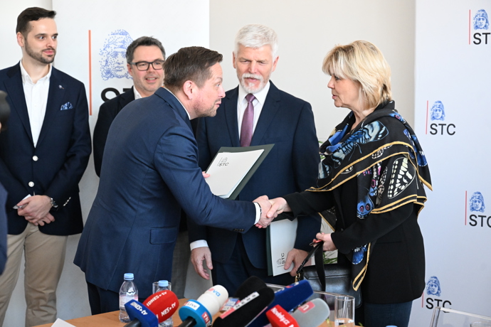 FOTO: Petr Pavel a Eva Pavlová představili nový charitativní projekt. – stránka 1978