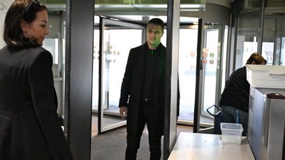FOTO: Miroslav Dopita šel k soudu doprovodit svou ženu Agátu Hanychovou.