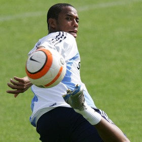 Robinho se účastnil hromadného znásilnění