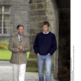 Když v roce 2001 nastoupil princ William na univerzitu v St. Andrews, měl už svůj vybroušený chlapecký styl, který učaroval nejedné spolužačce - dlouhé džíny, košile a svetr, nejčastěji modrý a značky Ralph Lauren. 