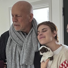 Třetí dcera Bruce Willise Tallulah v listopadu přiznala, že stále cítí tátovu lásku a je ráda za každý den, kdy se hercův stav nemění k horšímu.
