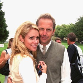 Christine Baumgartner a Kevin Costner spolu jako manželé strávili 18 let, loni v květnu ale podala designérka kabelek žádost o rozvod kvůli nepřekonatelným rozdílům.