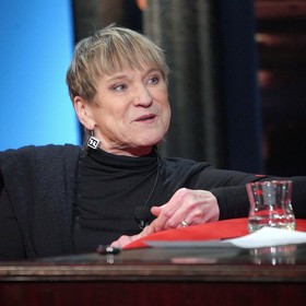 V Show Jana Krause zaujala Simona Peková svými bílo-černými náušnicemi.