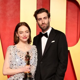 Tátou Louise je hereččin manžel, režisér Dave McCary (na snímku).