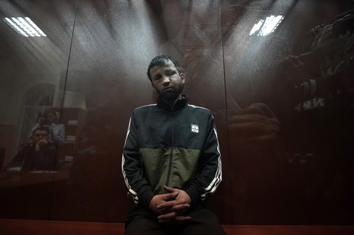 FOTO: Jeden z teroristů. – stránka 10