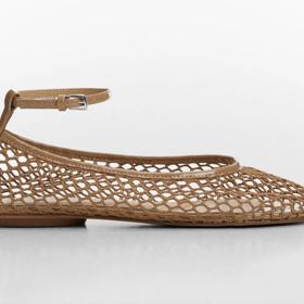 Nosí se ale i modely s páskem okolo kotníku. (Mango, 1 199 Kč)