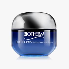 Efektivní boj s vráskami vyžaduje pravidelnou a důkladnou péči. Zkuste třeba krém proti vráskám pro zralou pleť, Biotherm, 1 790 Kč