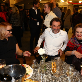 Eva Holubová a spol si dali do nosu na premiéře filmu A máme, co jsme chtěli.