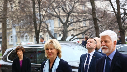 FOTO: Prezident Petr Pavel a první dáma Eva Pavlová přijeli na Krajský úřad v Praze.