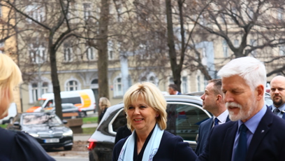 FOTO: Prezident Petr Pavel a první dáma Eva Pavlová přijeli na Krajský úřad v Praze.