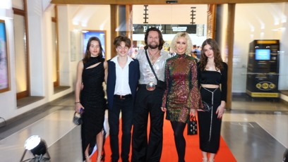 FOTO: Richard vzal svou rodinu na premiéru.