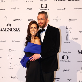 Finální ladění outfitů pro slavnostní večer měl na svědomí moderátorčin partner Tomáš Třeštík.