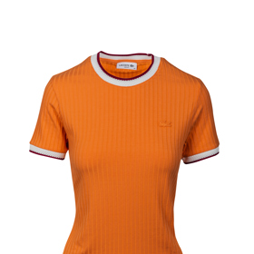 Tričko Lacoste, Fashion Arena Prague Outlet, původní cena 2 789 Kč, outletová cena 1 952 Kč.Tenisky Calvin Klein, Fashion Arena Prague Outlet, původní cena 3 650 Kč, outletová cena 2 550 Kč.