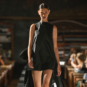 Eliška Křenková oblékla šaty z kolekce Couture 2024 návrhářky Zuzany Kubíčkové.