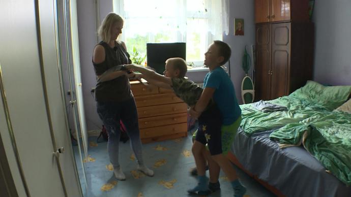 FOTO: Náhradní maminka se musí postarat o děti. – stránka 372