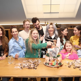 Eva Burešová oslavila s kolegy 200. díl seriálu ZOO.