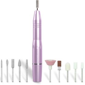 Bezdrátová bruska na nehty je dobrým pomocníkem i v běžné péči o nehty a nehtovou kůžičku. (RIO Professional Electric Nail File, 1 199 Kč)