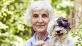 Antonie (93): S nelibostí sleduji, jak můj zeť komanduje svou dospělou dceru. Netuší ale, že mu udělám čáru přes rozpočet
