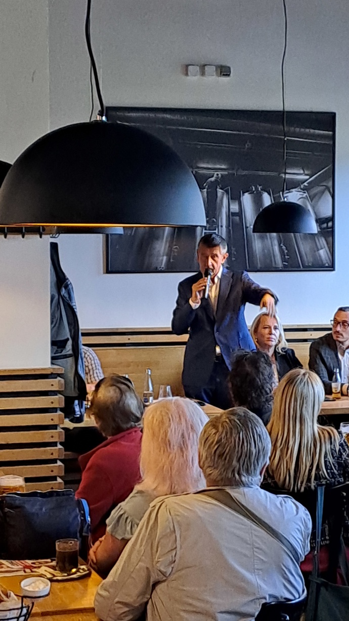 FOTO: Opět byl k nezastavení. – stránka 681