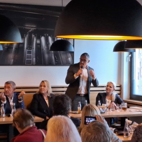 Mítink v Kobylisích.