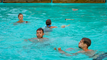 FOTO: Soutěžící ve vodě.