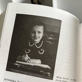 Helena Růžičková byla vychovávána velmi přísně a dokonce navštěvovala hodiny angličtiny na soukromé škole. 