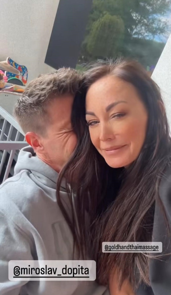FOTO: Agáta Hanychová a Mirek Dopita jsou hezký pár. – stránka 257