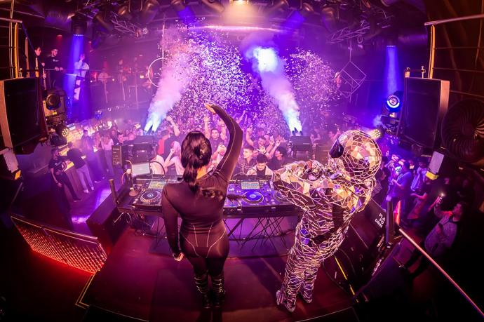 FOTO: Andrea Pomeje je výborná ve svém oboru. – stránka 224