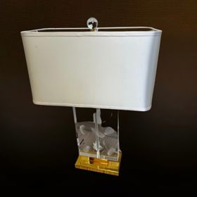 Labutí lampa s peřím ze seriálu Zlatá labuť.