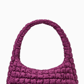 Kabelka, která způsobila módní poprask nejen na síti TikTok. (COS, 2 249 Kč)