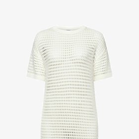 Jednoduché ažurové šaty najdete v nabídce značky Esprit hned ve dvou základních barvách. (Esprit, 1 890 Kč)