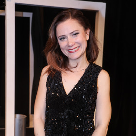 Ivana Korolová nezapomněla ani na výraznou cihlově červenou rtěnku.