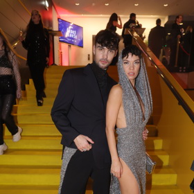 Pokud se Adam na akci vydává se sestrou Radkou, často jsou sladění a modely jim připravuje návrhářka Jana Horejšová. 