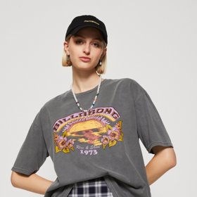 Trendy skorts miluje generace Z. (Hollister&Co, 699 Kč)