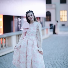 Streetstyle z jarní edice pražského týdne módy Mercedes-Benz Prague Fashion Week 2024.