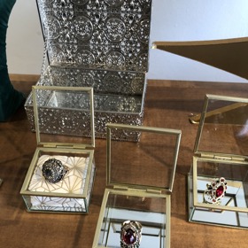 Na výběr byly také typické výrazné psrteny.