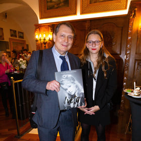 Dcera Jiřího Paroubka, Margarita, navštěvuje anglické gymnázium a zajímá ji historie. 