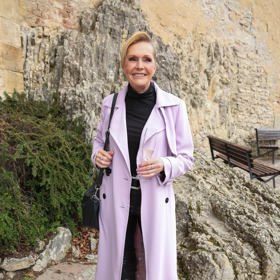 Helena Vondráčková dorazila na křest knihy na hradě Karlštejn ve velmi vydařeném outfitu.