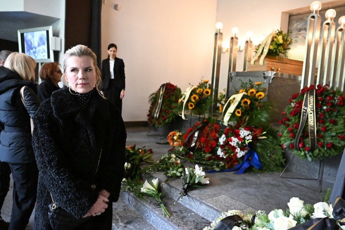FOTO: Lidé se loučí s Josefem Lauferem. – stránka 2159